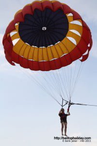 bermain parasailing-di-tanjung-benoa