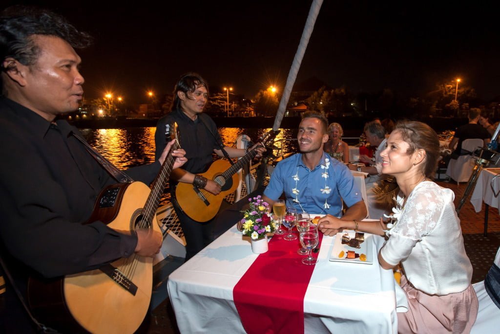 sunset dinner cruise