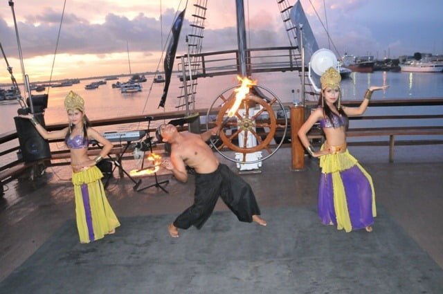 dinner pirate cruise